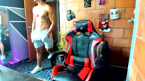 Snapshot of adam_valencia chatting on 12.23.24 Adam Valencia online show from 12.23.24