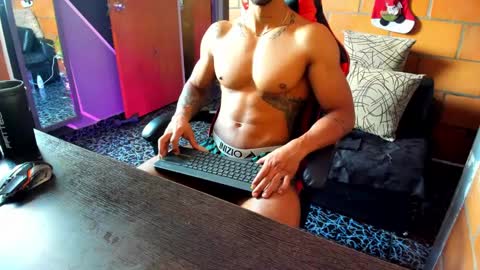 Snapshot of adam_valencia chatting on 01.08.25 Adam Valencia online show from 01.08.25