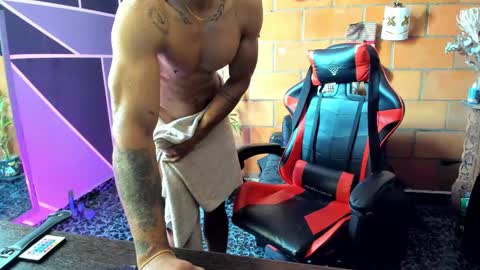 Snapshot of adam_valencia chatting on 01.27.25 Adam Valencia online show from 01.27.25