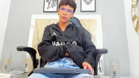 Adams Bobby online show from 11.04.25