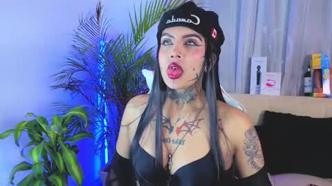 Snapshot of adamsniki chatting on 09.30.25 adamsniki online show from 09.30.25