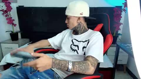 Snapshot of adamswalkerr_ chatting on 02.17.26 AdamsWalkerr online show from 02.17.26