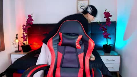 AdamsWalkerr  online show from 03.31.26