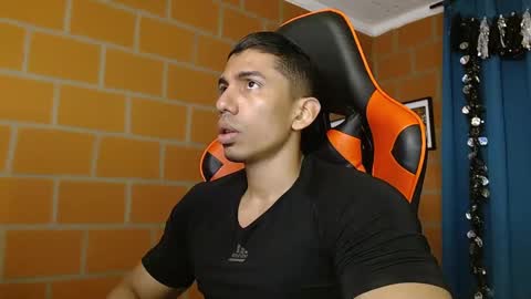 Adan Sin online show from 02.04.25