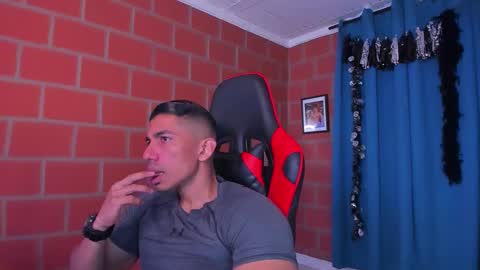 Adan Sin online show from 03.08.25