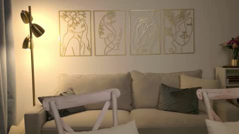 Addison Rose  I am currently away for the holiday weekend. Streams start again on 1242024. Enjoy the holiday online show from 11.13.25