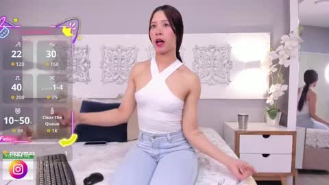 Snapshot of adelaa_11 chatting on 09.24.25 Adela Worsth online show from 09.24.25