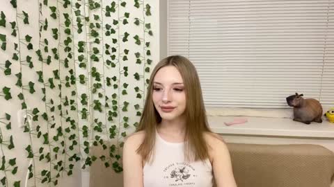 Snapshot of adele0_0 chatting on 12.03.24 Adele online show from 12.03.24