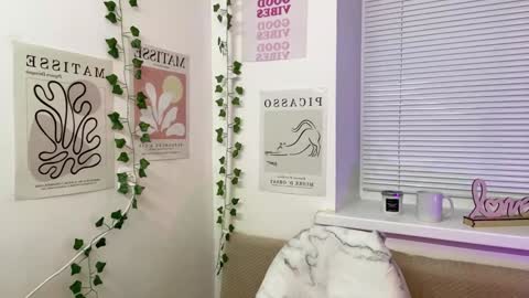 Snapshot of adele0_0 chatting on 12.29.24 Adele online show from 12.29.24