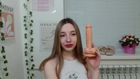 Snapshot of adele0_0 chatting on 02.15.25 Adele online show from 02.15.25