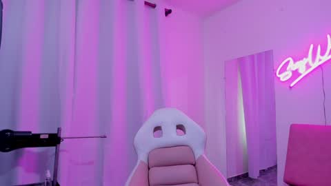 Snapshot of adele_latinlady chatting on 02.08.25 Sofi online show from 02.08.25