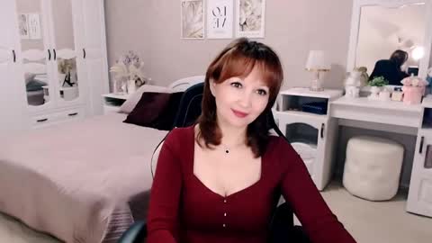 Snapshot of adelemoran chatting on 04.17.26 AdeleMoran online show from 04.17.26