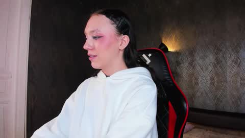 miss Ada online show from 10.03.25