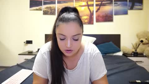 Adellineee online show from 11.03.25