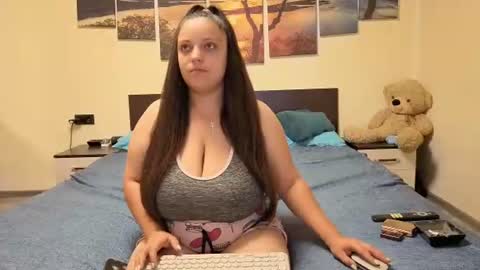 Snapshot of adellineee chatting on 06.15.26 Adellineee online show from 06.15.26