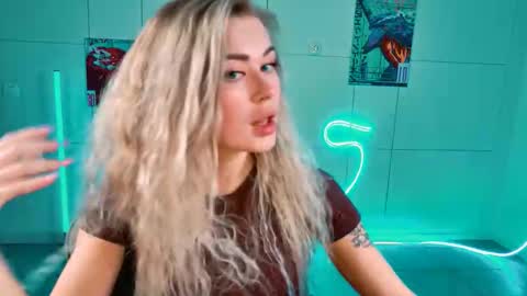 Adel online show from 10.10.25