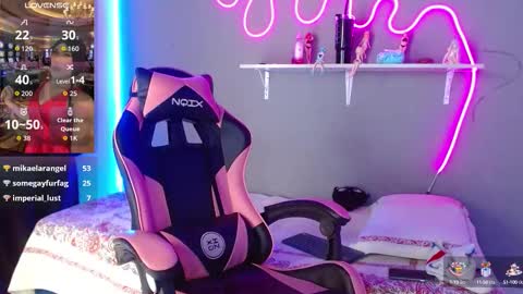 Snapshot of adhara_rangel chatting on 10.11.25 adhara rangel online show from 10.11.25