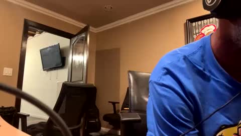 Snapshot of adick_ting chatting on 11.04.25 adick_ting online show from 11.04.25