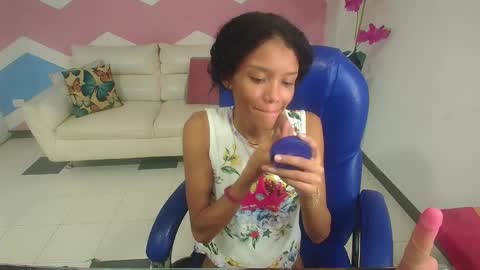 Snapshot of adisson_petite1 chatting on 10.03.25 adisson_petite1 online show from 10.03.25