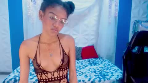 Snapshot of adisson_petite1 chatting on 10.08.25 adisson_petite1 online show from 10.08.25