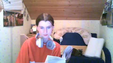 Snapshot of adorable_sparkle chatting on 02.19.25 adorable_sparkle online show from 02.19.25