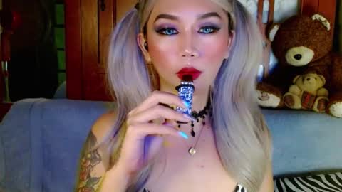 Snapshot of adorableslutxxx chatting on 12.18.24 jasmine online show from 12.18.24
