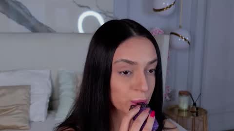 adoracortes online show from 11.24.25