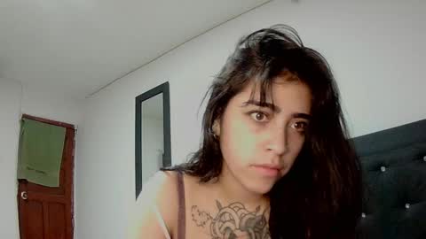 Snapshot of adri_gomez1 chatting on 10.05.25     online show from 10.05.25