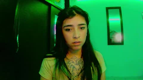 Snapshot of adri_gomez1 chatting on 10.16.25     online show from 10.16.25
