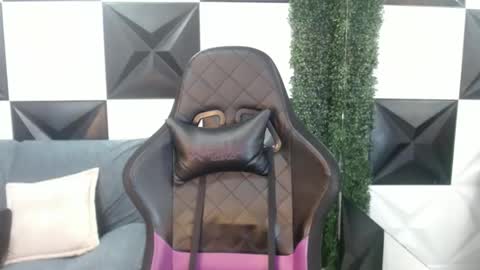 Snapshot of adri_sexboy chatting on 01.07.25 adri_sexboy online show from 01.07.25