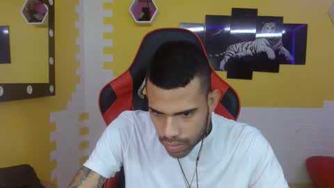 Snapshot of adri_sexboy chatting on 02.19.25 adri_sexboy online show from 02.19.25