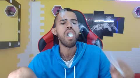 Snapshot of adri_sexboy chatting on 03.08.25 adri_sexboy online show from 03.08.25