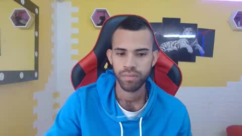 Snapshot of adri_sexboy chatting on 03.08.25 adri_sexboy online show from 03.08.25