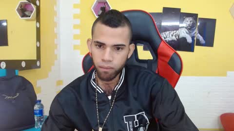 Snapshot of adri_sexboy chatting on 03.11.25 adri_sexboy online show from 03.11.25