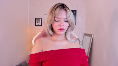 Snapshot of adria_ross chatting on 03.01.25 Adriana online show from 03.01.25