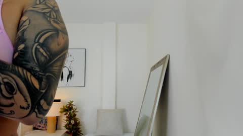 Snapshot of adria_ross chatting on 10.05.25 Adriana online show from 10.05.25