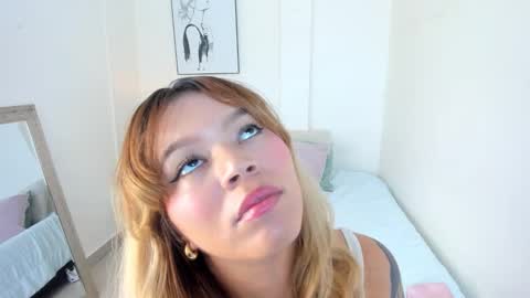 Snapshot of adria_ross chatting on 10.07.25 Adriana online show from 10.07.25