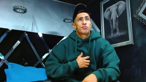 Snapshot of adrian_rae chatting on 12.12.24 online show from 12.12.24