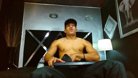 Snapshot of adrian_rae chatting on 12.19.24 online show from 12.19.24