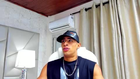 Snapshot of adrian_rae chatting on 01.20.25 online show from 01.20.25