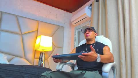 Snapshot of adrian_rae chatting on 02.27.25 online show from 02.27.25
