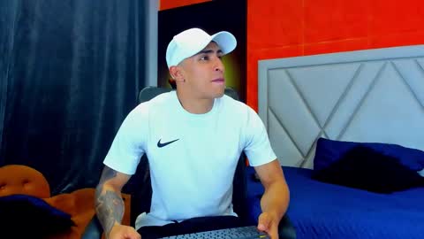 Snapshot of adrian_rae chatting on 09.24.25 online show from 09.24.25