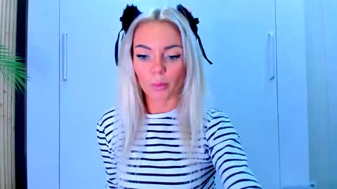 Snapshot of adriana_coy_ chatting on 09.16.25 Adriana online show from 09.16.25