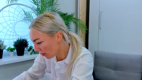 Snapshot of adriana_coy_ chatting on 09.29.25 Adriana online show from 09.29.25