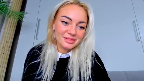 Snapshot of adriana_coy_ chatting on 10.10.25 Adriana online show from 10.10.25