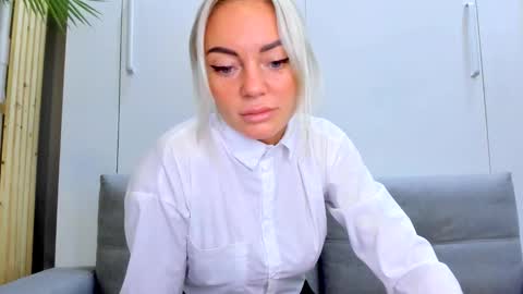 Snapshot of adriana_coy_ chatting on 10.11.25 Adriana online show from 10.11.25