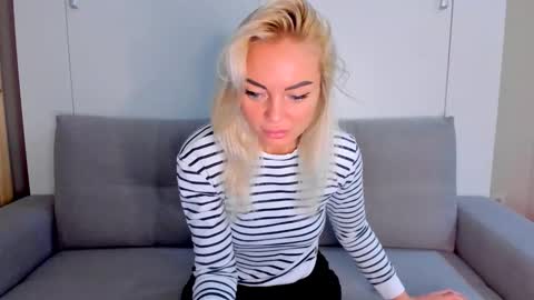 Snapshot of adriana_coy_ chatting on 10.29.25 Adriana online show from 10.29.25