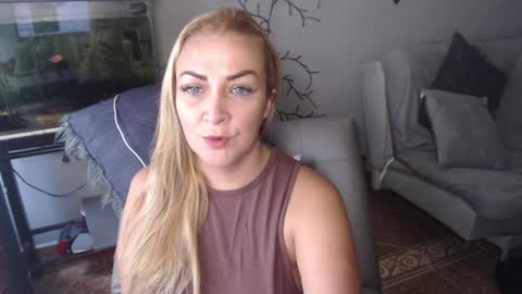 Snapshot of adrianapdes chatting on 01.28.25 Adriana Paredes  online show from 01.28.25
