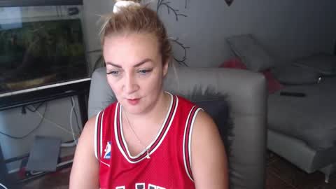 Snapshot of adrianapdes chatting on 02.04.25 Adriana Paredes  online show from 02.04.25