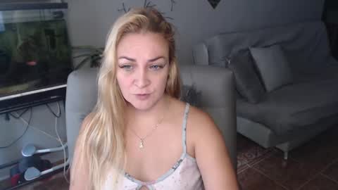 Snapshot of adrianapdes chatting on 02.17.25 Adriana Paredes  online show from 02.17.25